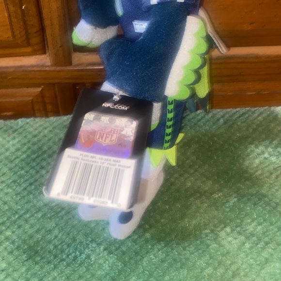 BLITZ-SEATTLE SEAHAWKS NFL TEAM MASCOT- 10” PLUSH DOLL - Picture 6 of 6